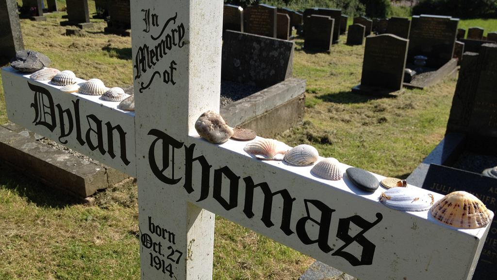 Time-travel news: the grave of Dylan Thomas